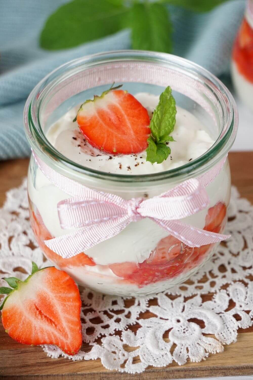 Quark-Sahne-Dessert mit Erdbeeren