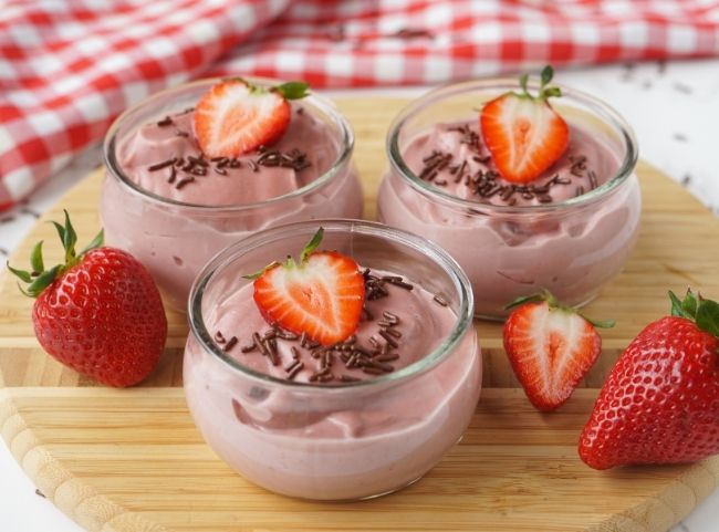 Selbstgemachter Erdbeer-Pudding in nur 10 Minuten