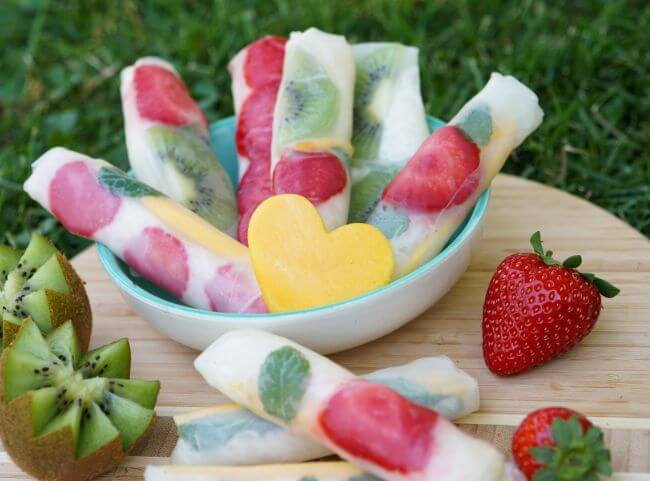 Süße Sommerrollen mit Milchreis und Früchten