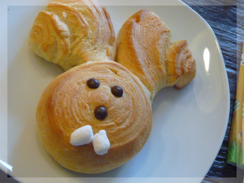 Osterhasen aus Croissant-Teig zum Frühstück