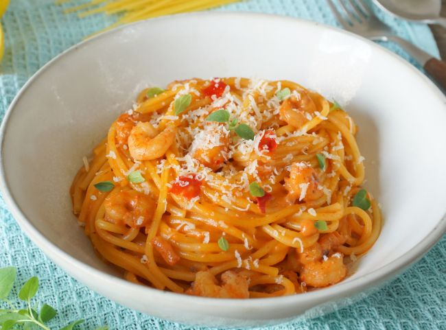 Spaghetti mit Garnelen und Tomatensauce 