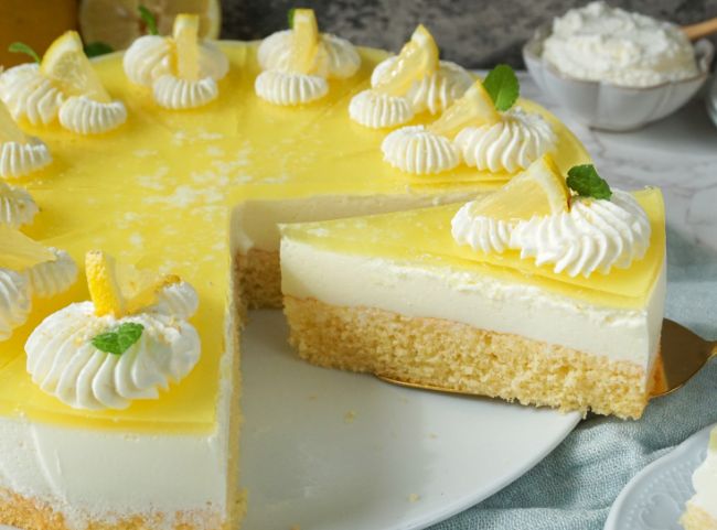 Leichte Zitronen-Joghurt-Torte